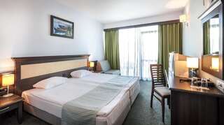 Отель Lion Sunny Beach Hotel Солнечный Берег Двухместный номер с 1 кроватью или 2 отдельными кроватями и балконом-11