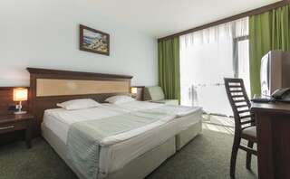 Отель Lion Sunny Beach Hotel Солнечный Берег Двухместный номер с 1 кроватью или 2 отдельными кроватями и балконом-12
