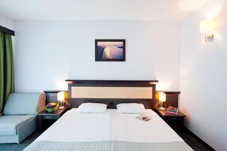 Отель Lion Sunny Beach Hotel Солнечный Берег Двухместный номер с 1 кроватью или 2 отдельными кроватями и балконом-13
